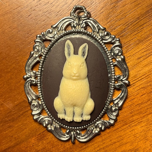 Rabbit 🐰🎩 Cameo Necklace Angry Bunny Victorian Pendant Goth Old-world Woodland - Picture 3 of 8